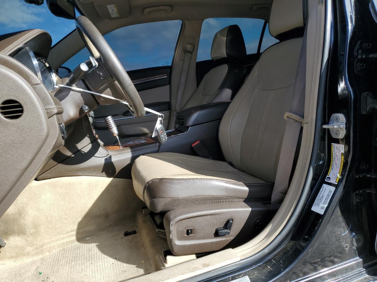 2012 Chrysler 300C Luxury - Image 7