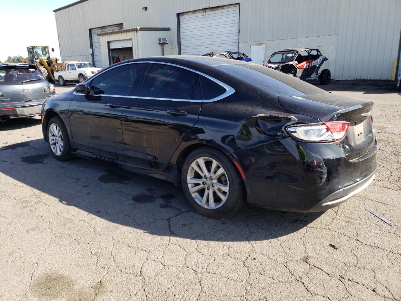 2015 Chrysler 200 Limited - Фото 2