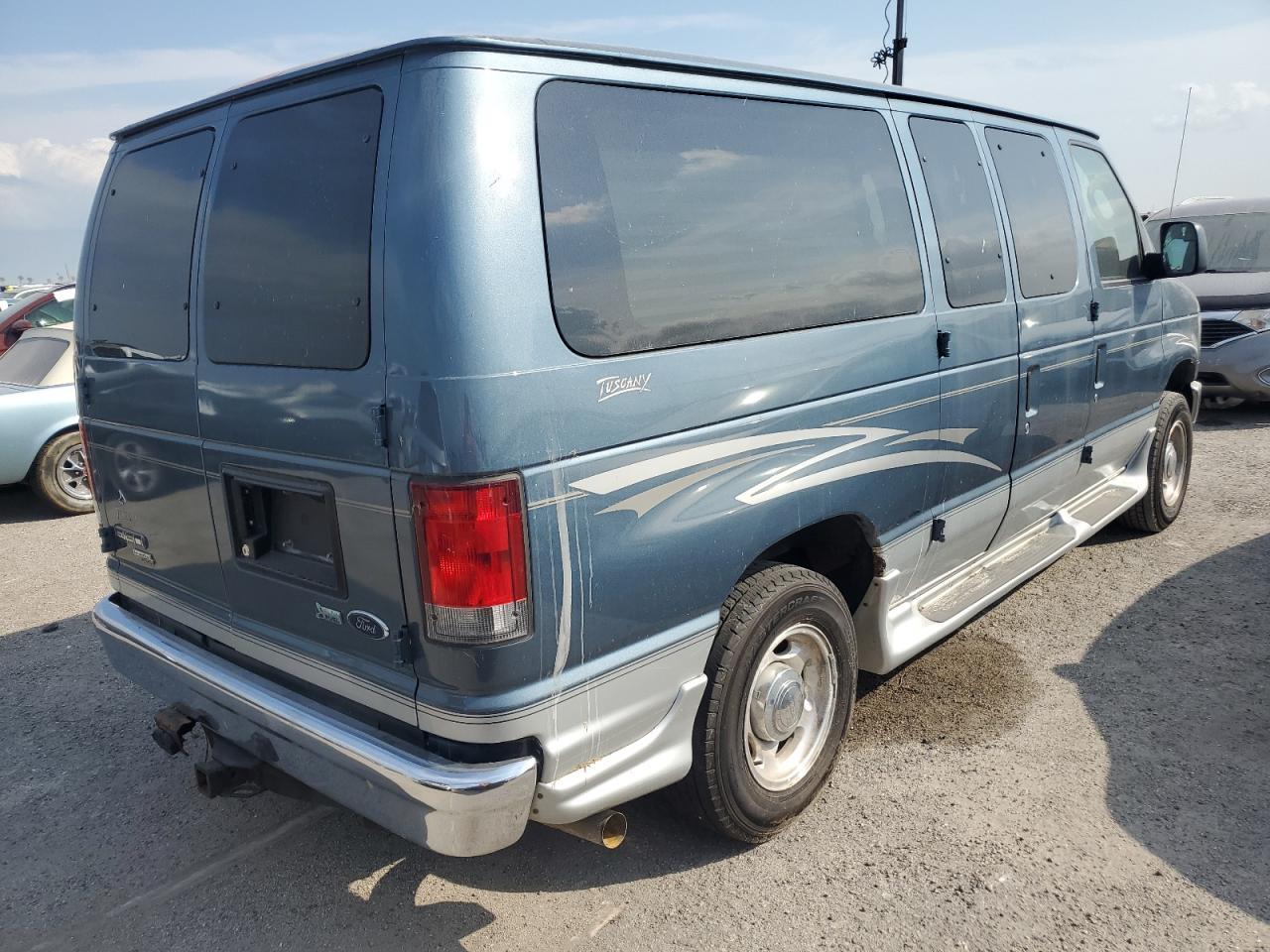 2014 Ford Econoline E150 Van - Image 3