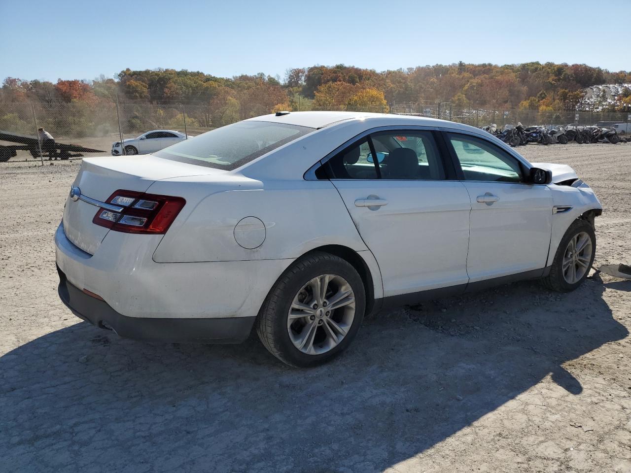 2015 Ford Taurus Se - Image 3