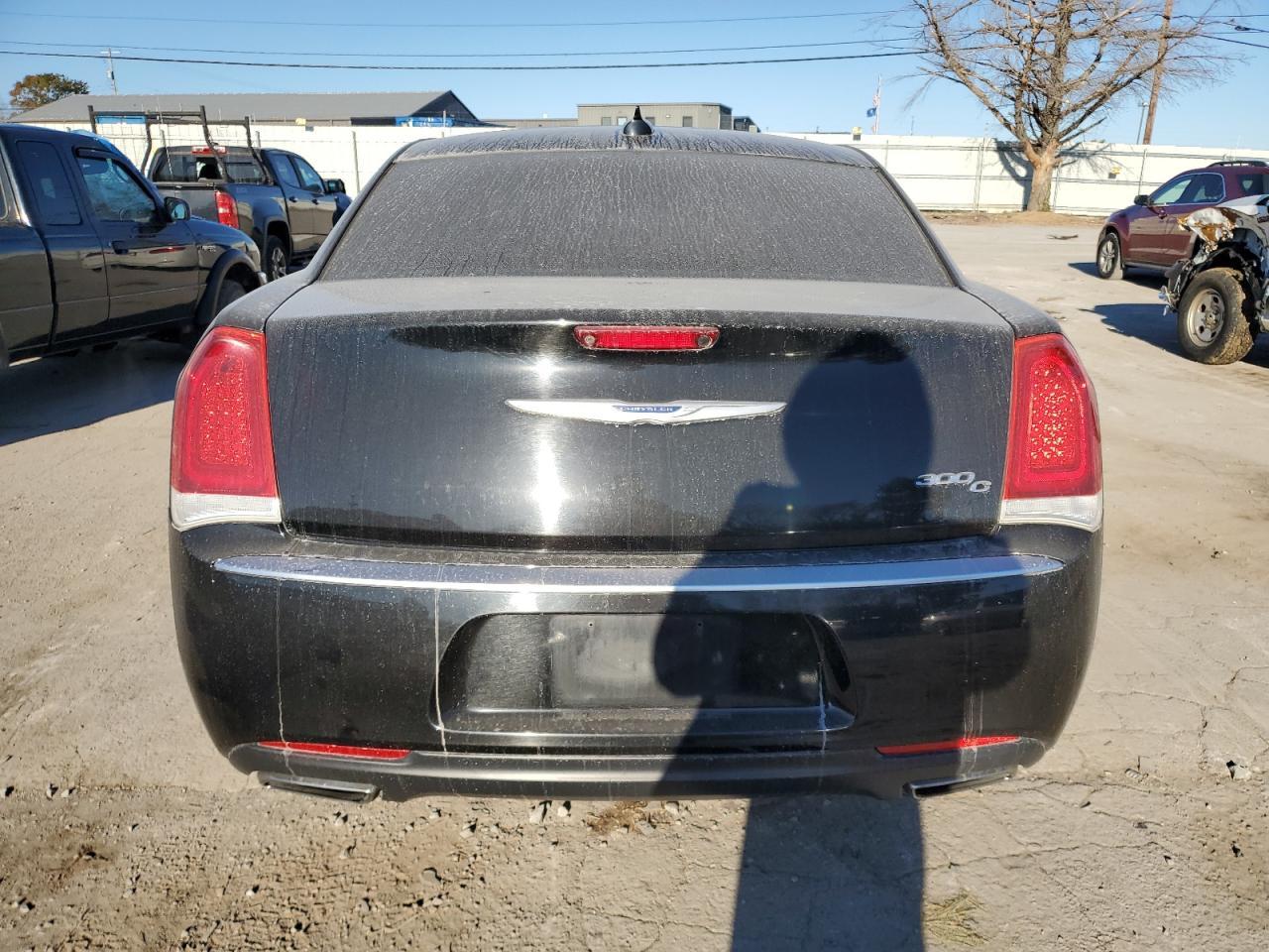 2019 Chrysler 300C - Image 6