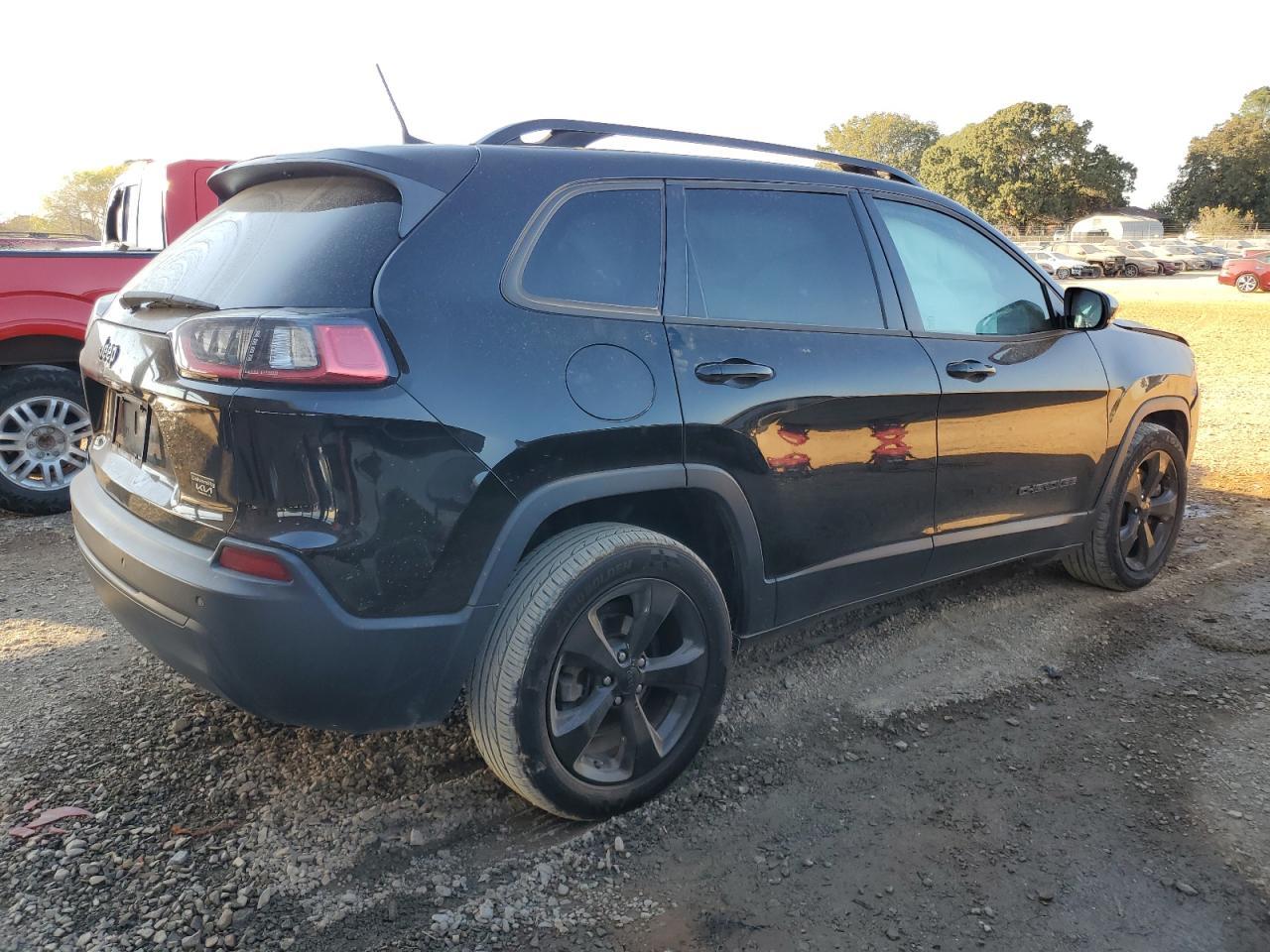 2019 Jeep Cherokee Latitude Plus - Image 3