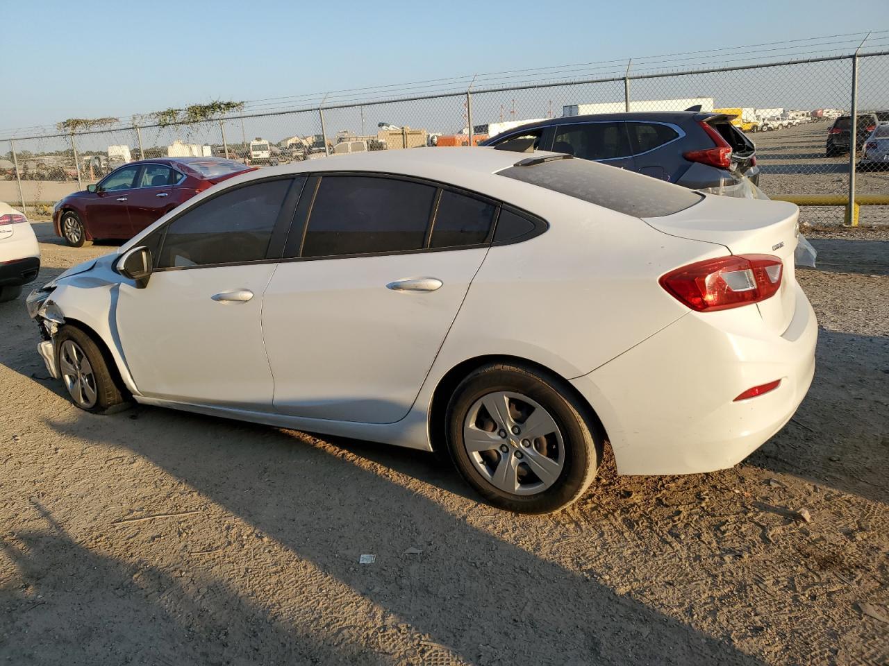2017 Chevrolet Cruze Ls - Фото 2