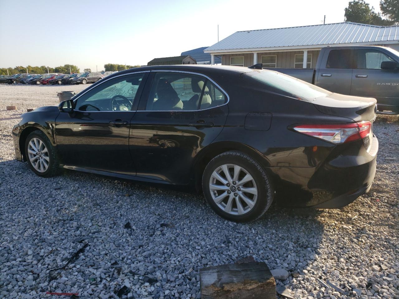 2019 Toyota Camry L - Фото 2