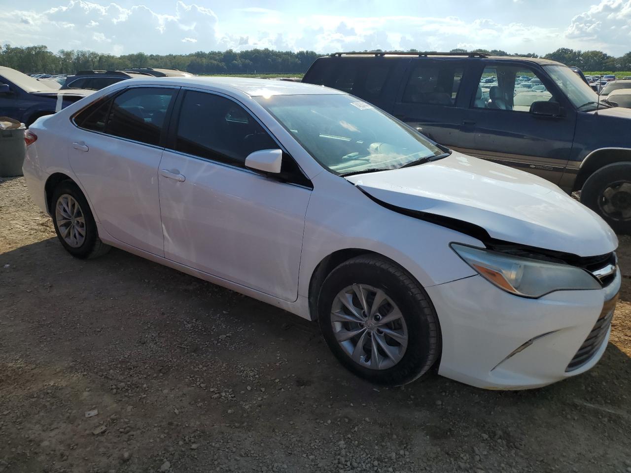 2015 Toyota Camry Le - Фото 4