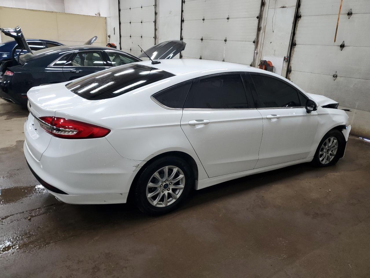 2017 Ford Fusion S - Фото 3