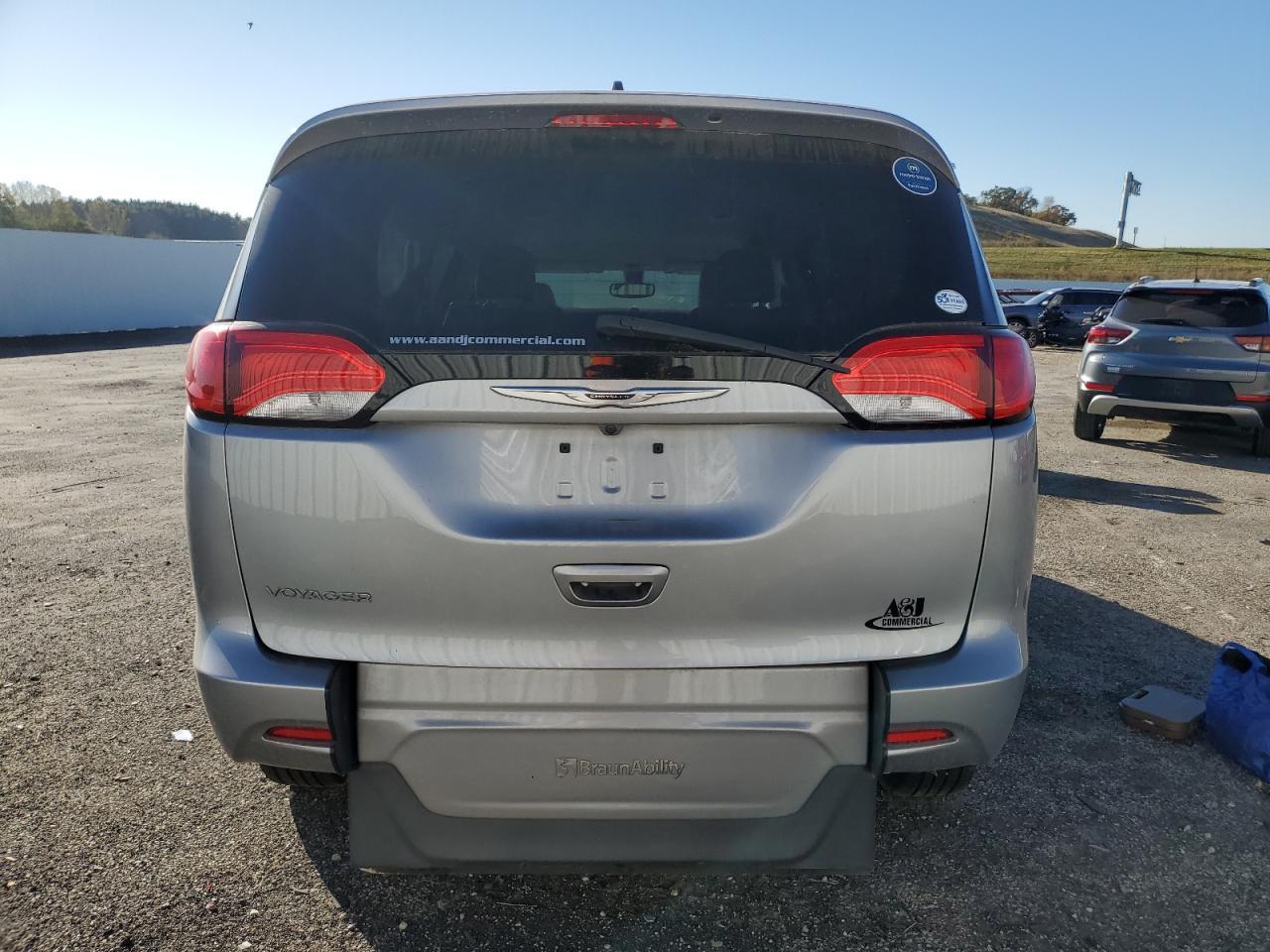 2021 Chrysler Voyager Lxi - Image 6