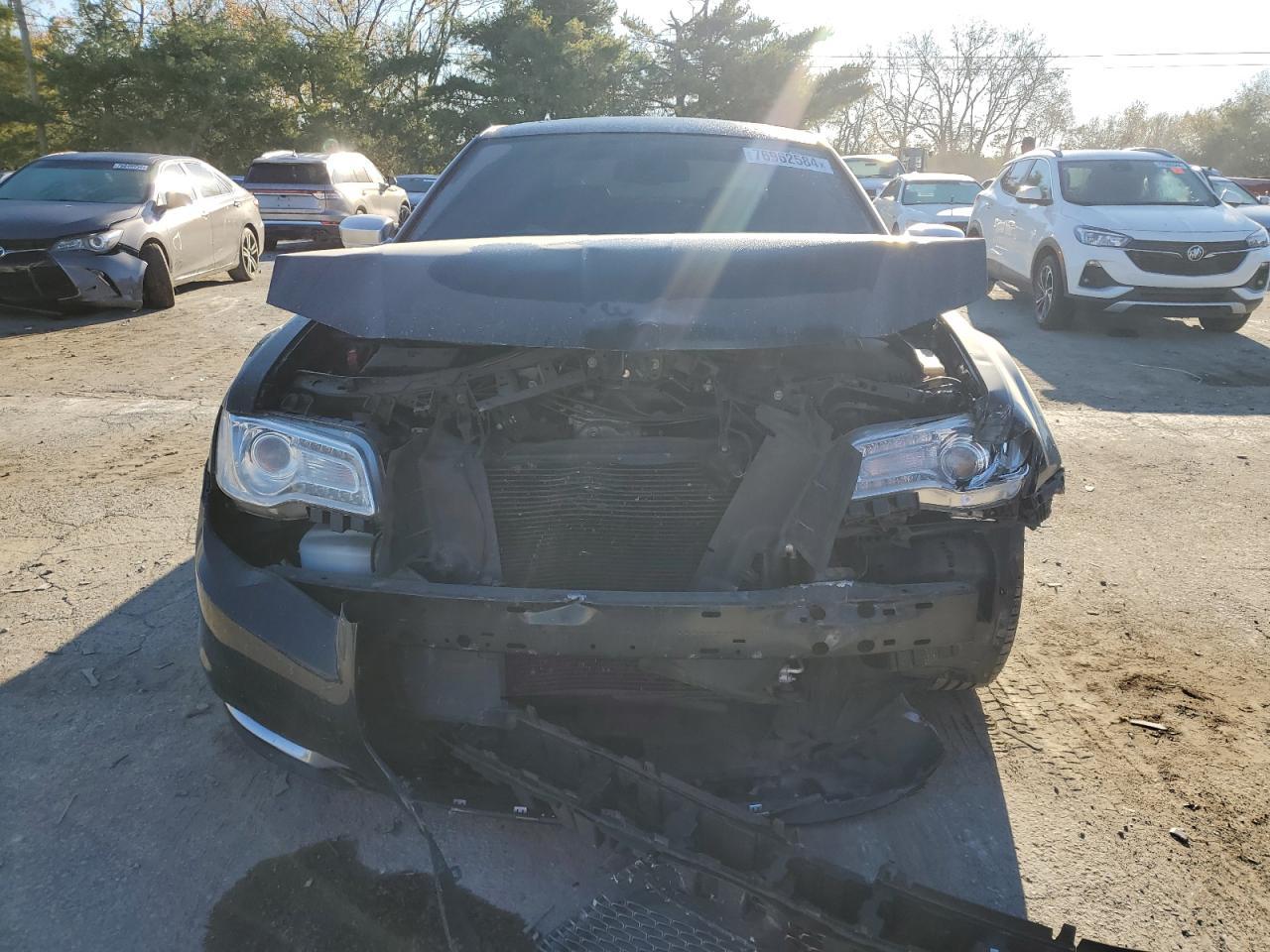 2019 Chrysler 300C - Image 5