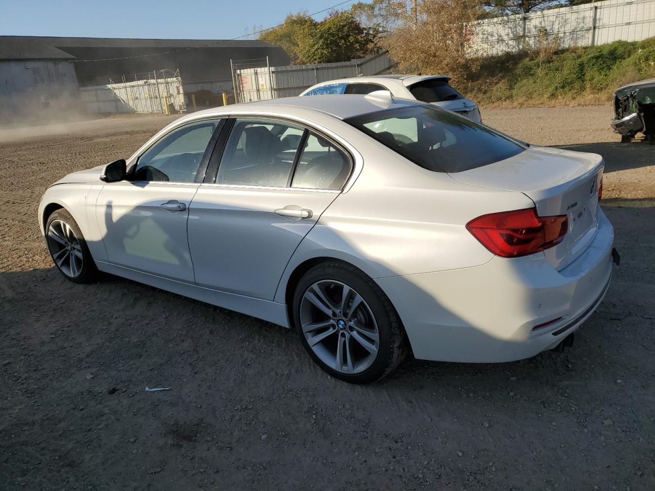2017 BMW 330 Xi - Фото 2