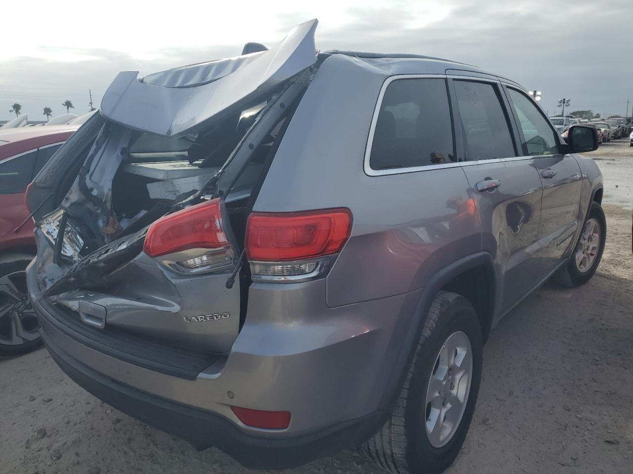 2017 Jeep Grand Cherokee Laredo - Image 3