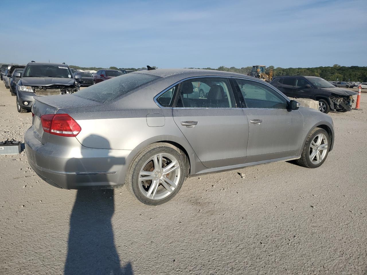 2014 Volkswagen Passat Sel - Фото 3