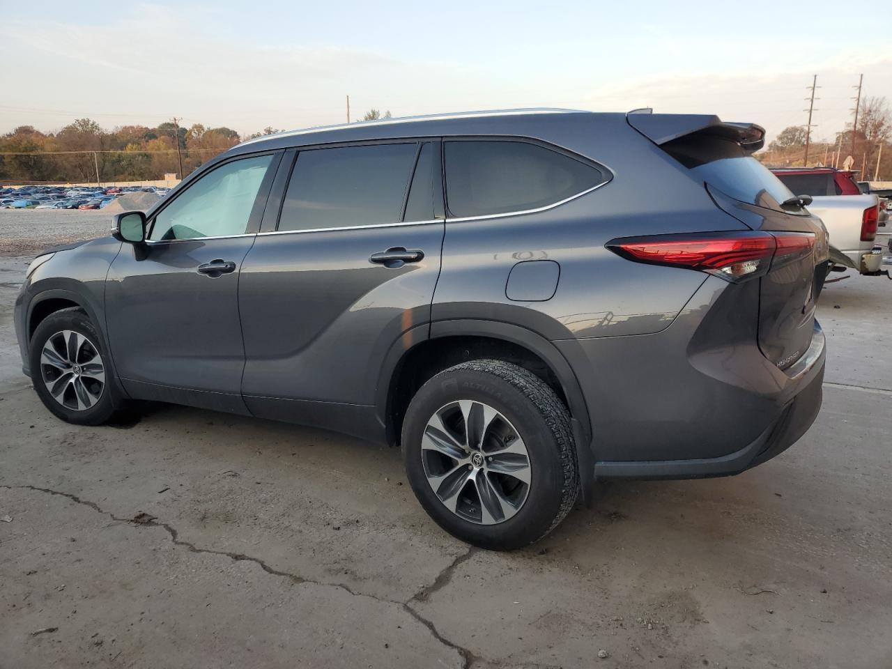 2021 Toyota Highlander Xle - Фото 2
