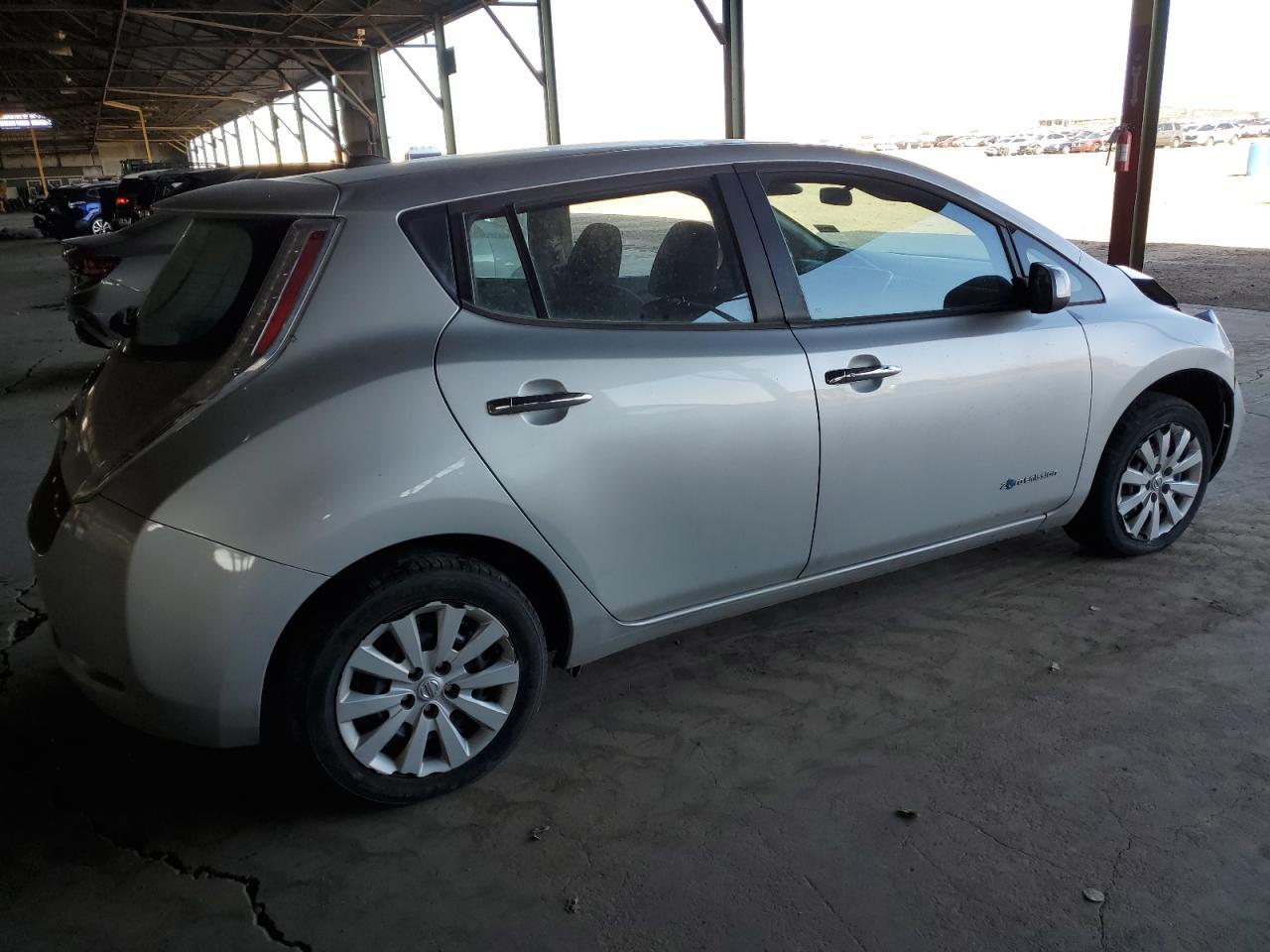 2015 Nissan Leaf S - Image 3