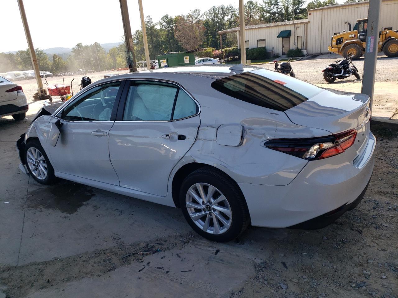 2023 Toyota Camry Le - Фото 2