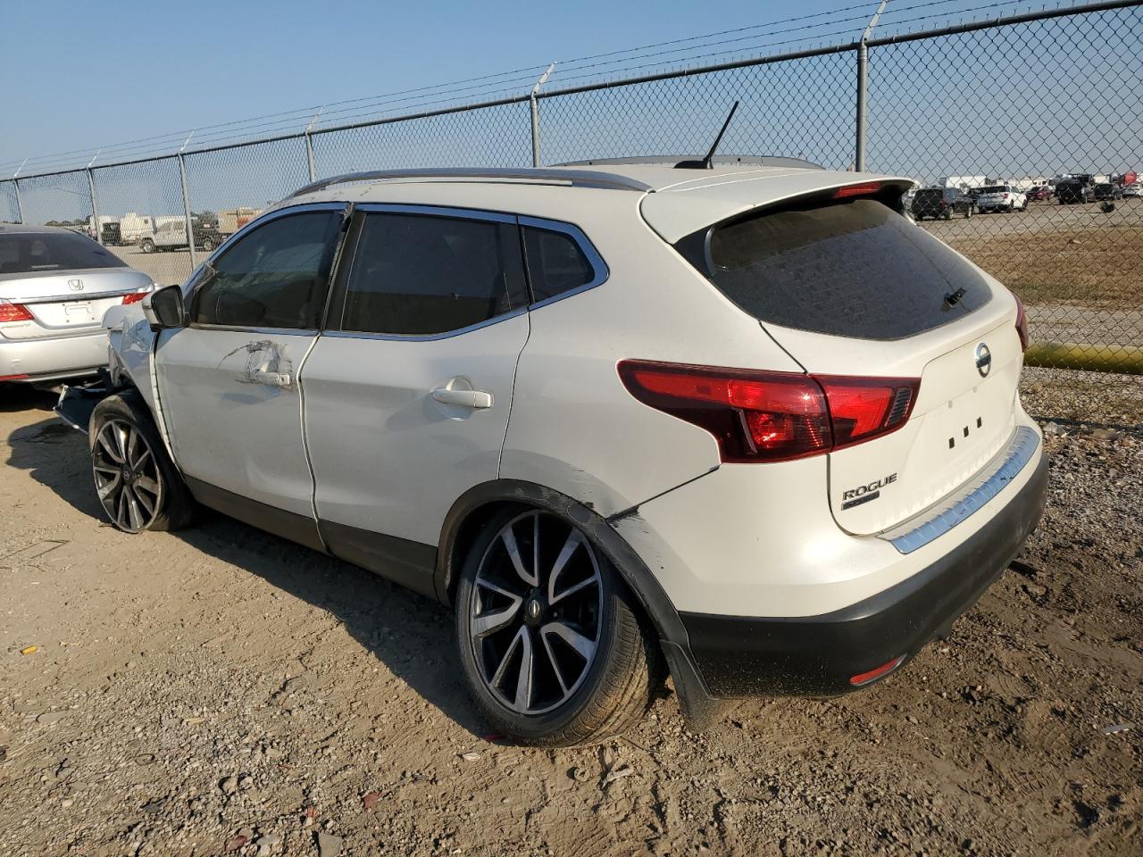 2018 Nissan Rogue Sport S - Фото 2