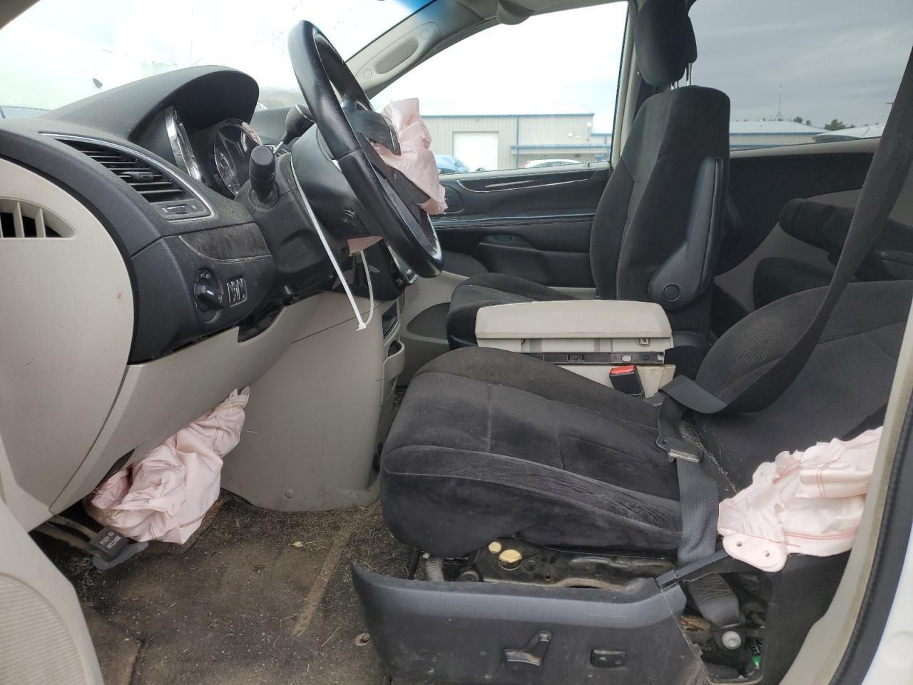 2013 Chrysler Town & Country Touring - Image 7