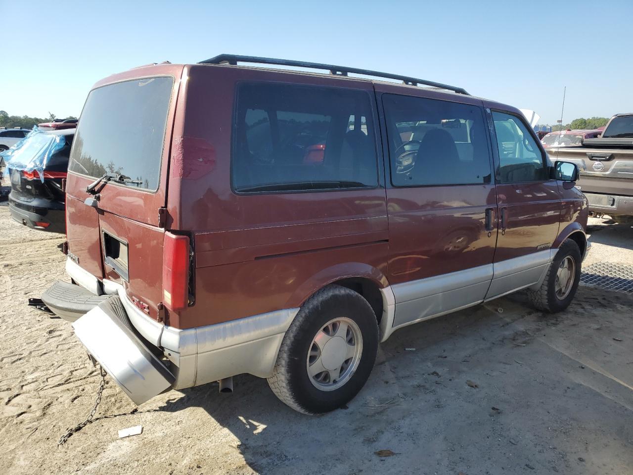 2000 GMC Safari Xt - Image 3