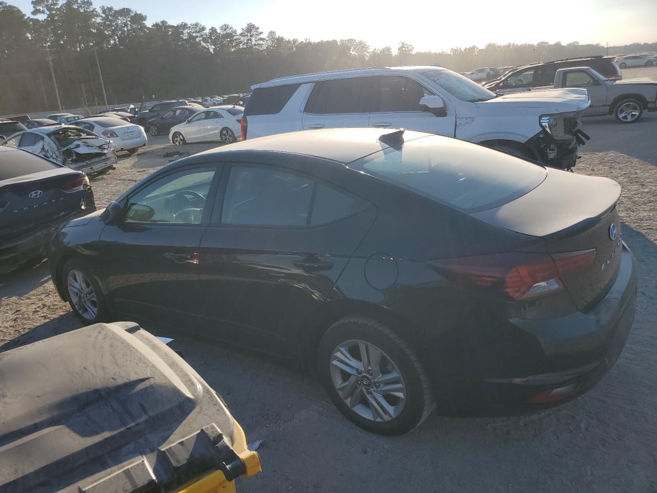 2019 Hyundai Elantra Sel - Фото 2