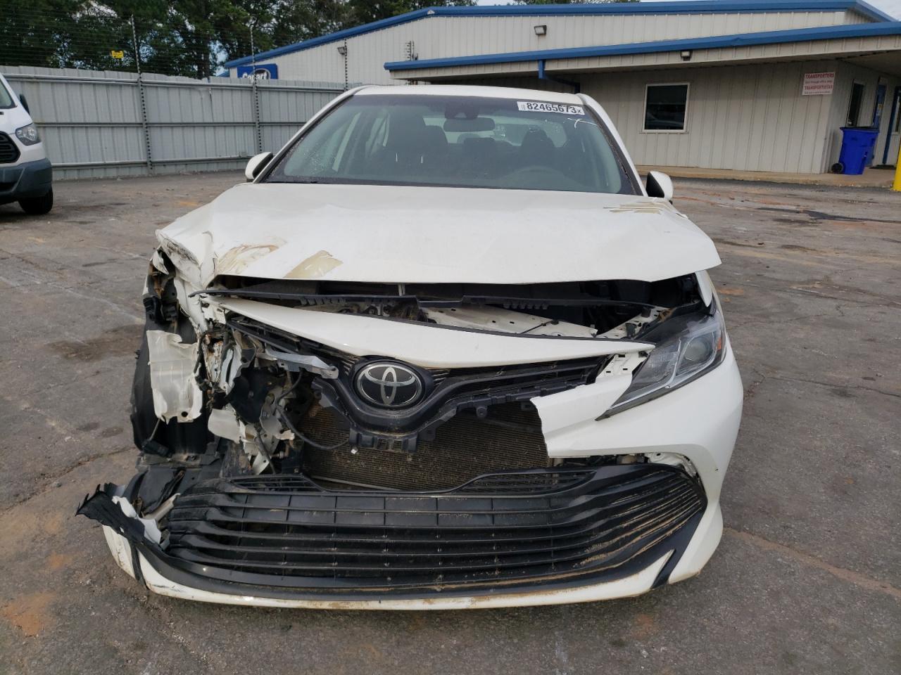 2020 Toyota Camry Le - Фото 5