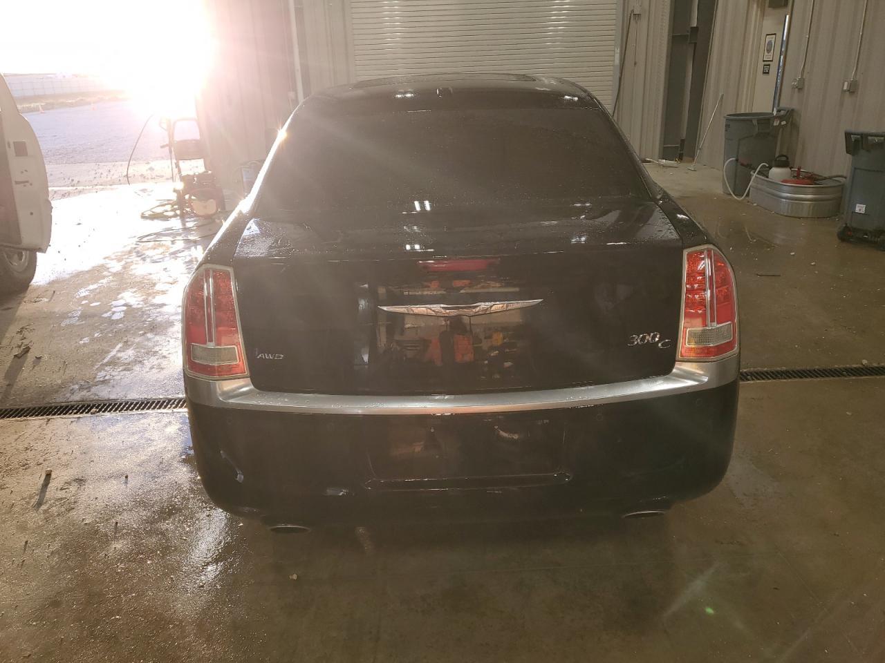 2012 Chrysler 300C Luxury - Image 6
