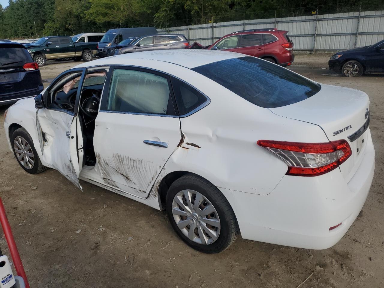 2015 Nissan Sentra S - Фото 2
