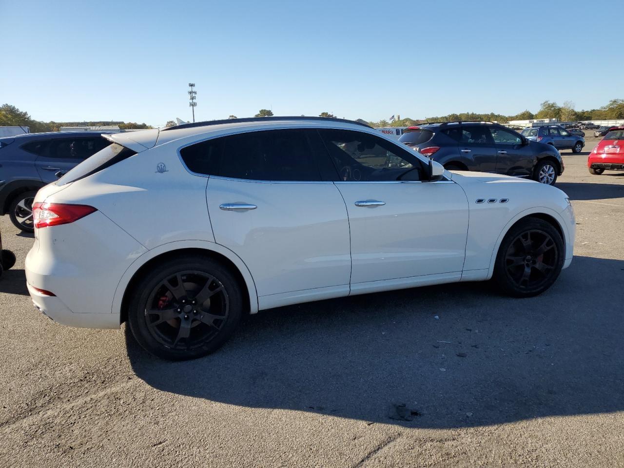 2017 Maserati Levante Sport - Фото 3
