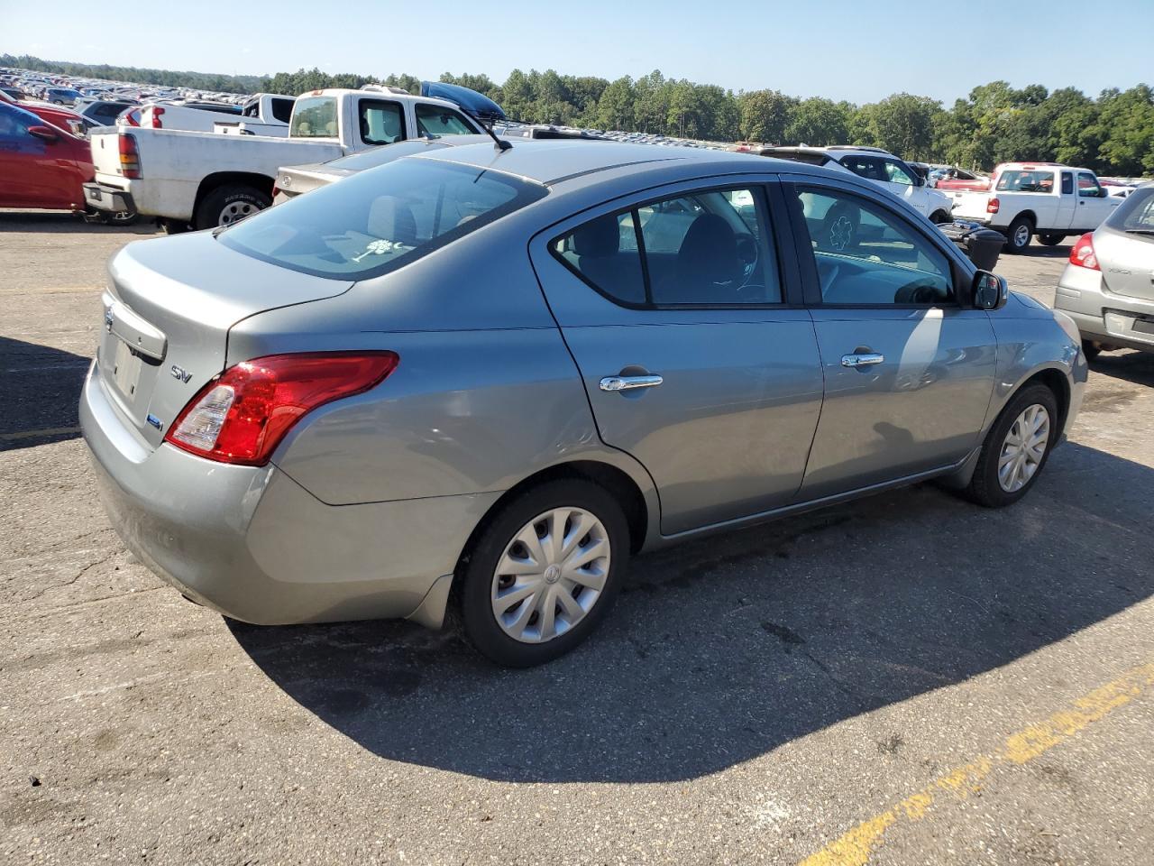2012 Nissan Versa S - Image 3
