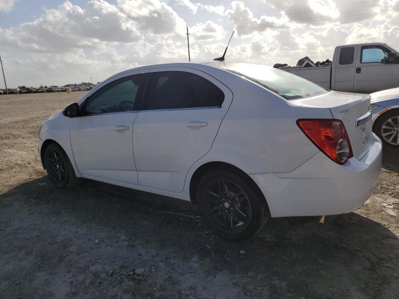 2012 Chevrolet Sonic Lt - Фото 2
