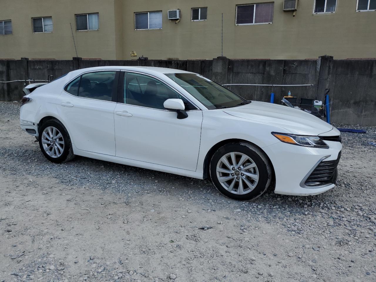 2023 Toyota Camry Le - Фото 4