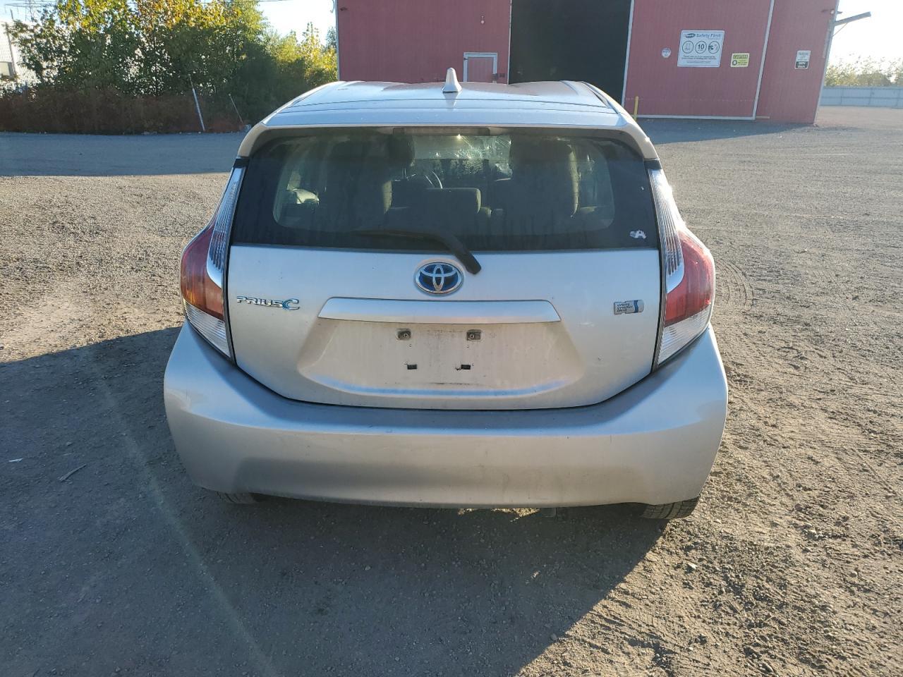 2015 Toyota Prius C - Фото 6