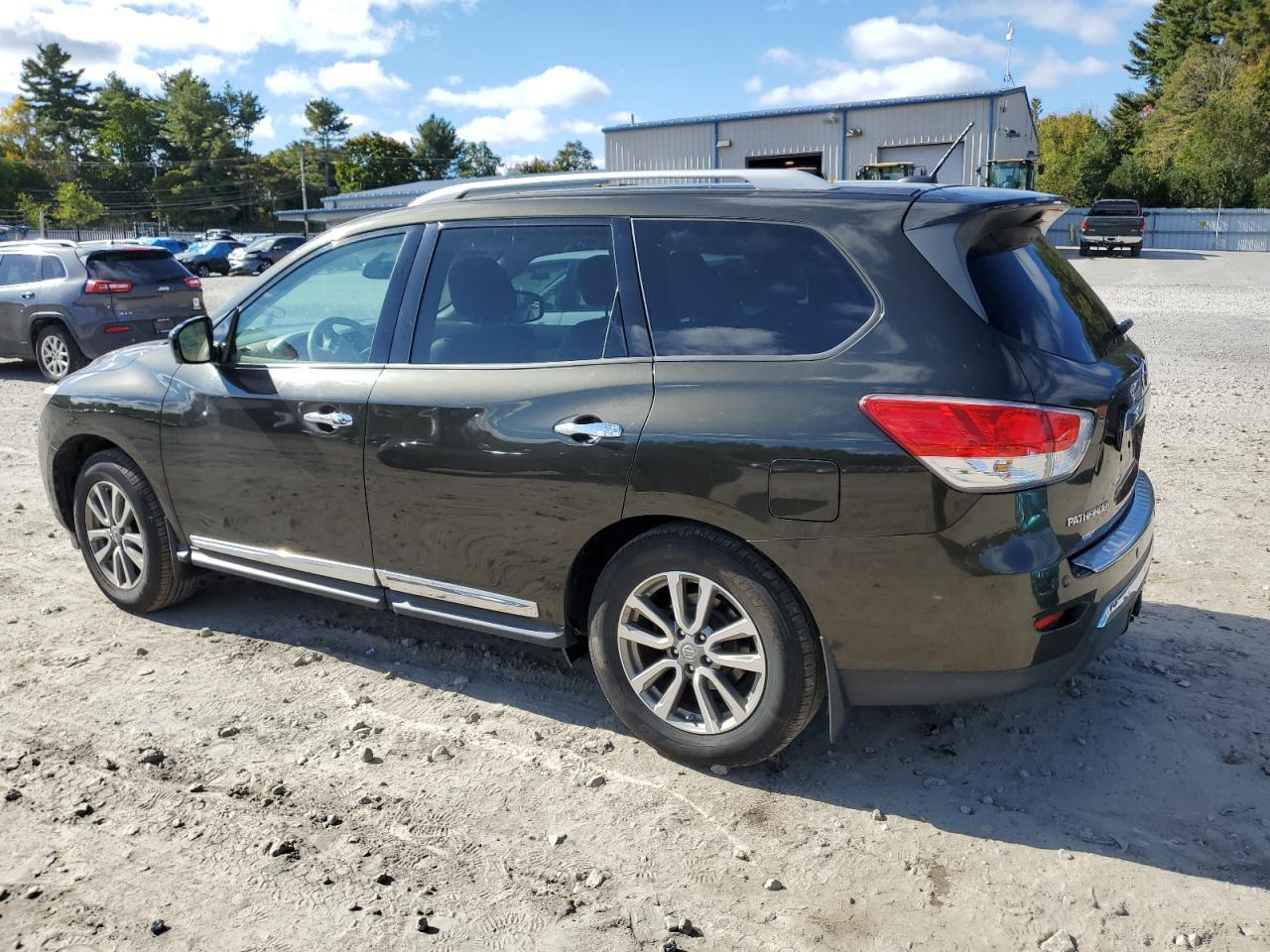2015 Nissan Pathfinder S - Фото 2