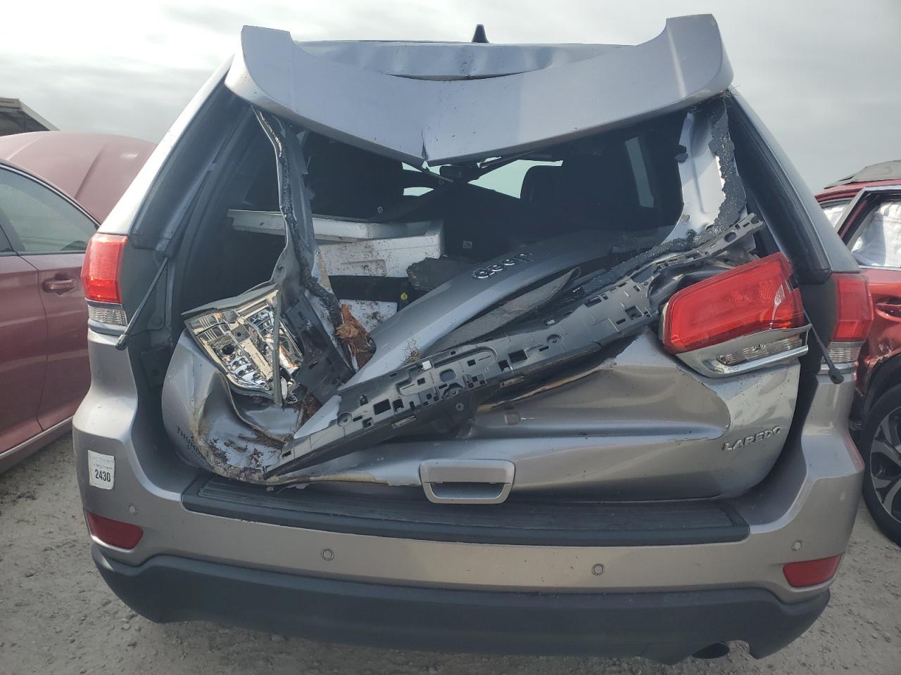 2017 Jeep Grand Cherokee Laredo - Image 6