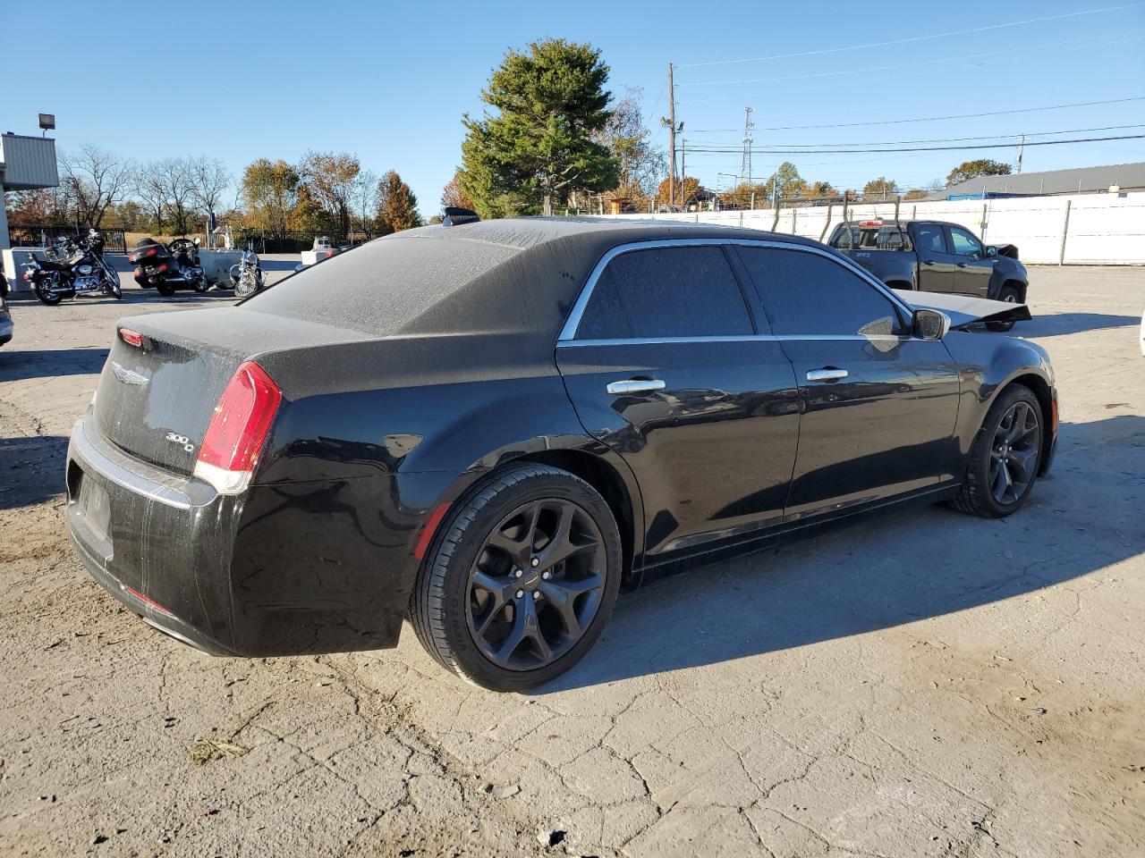 2019 Chrysler 300C - Image 3