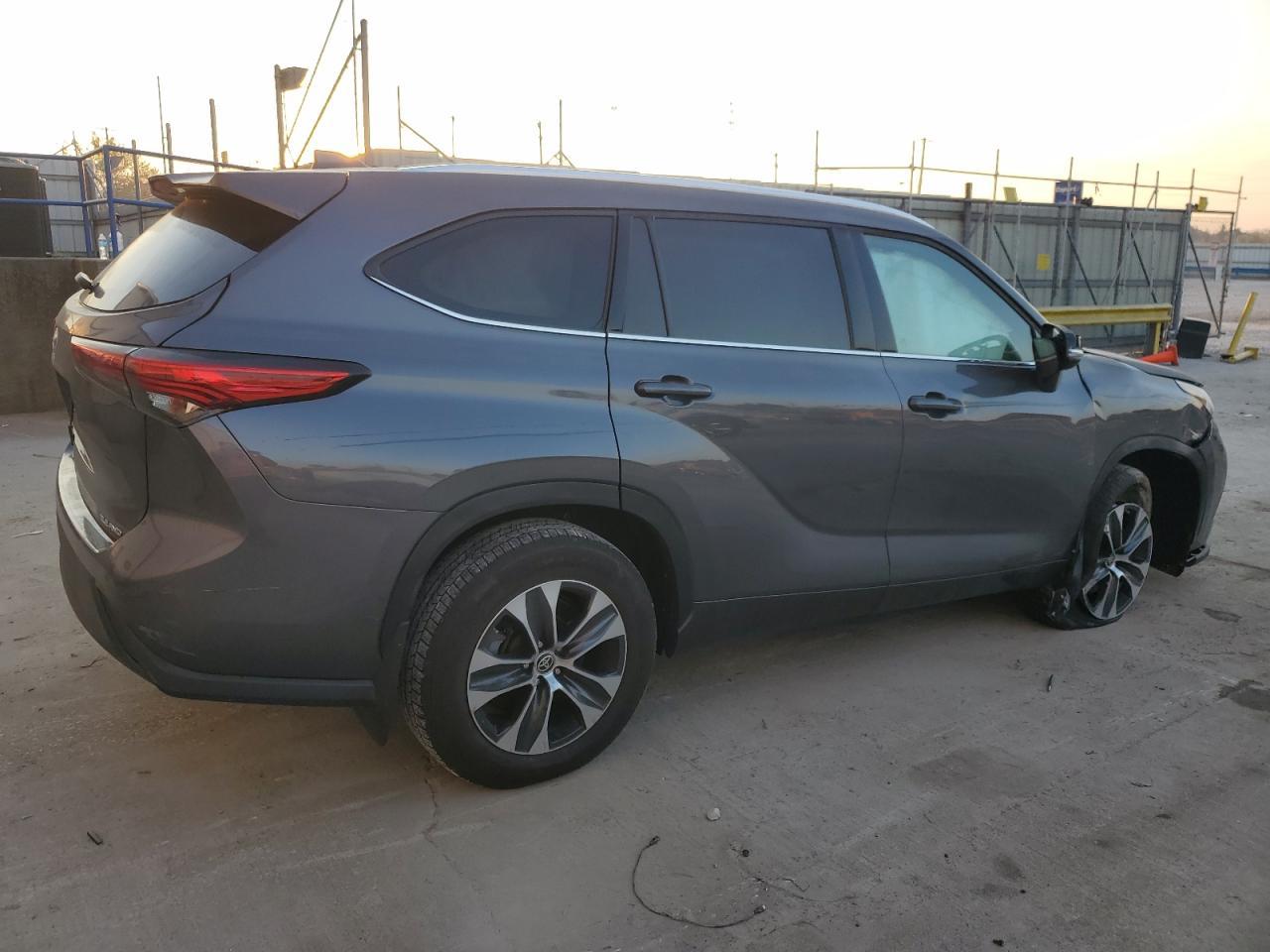 2021 Toyota Highlander Xle - Фото 3
