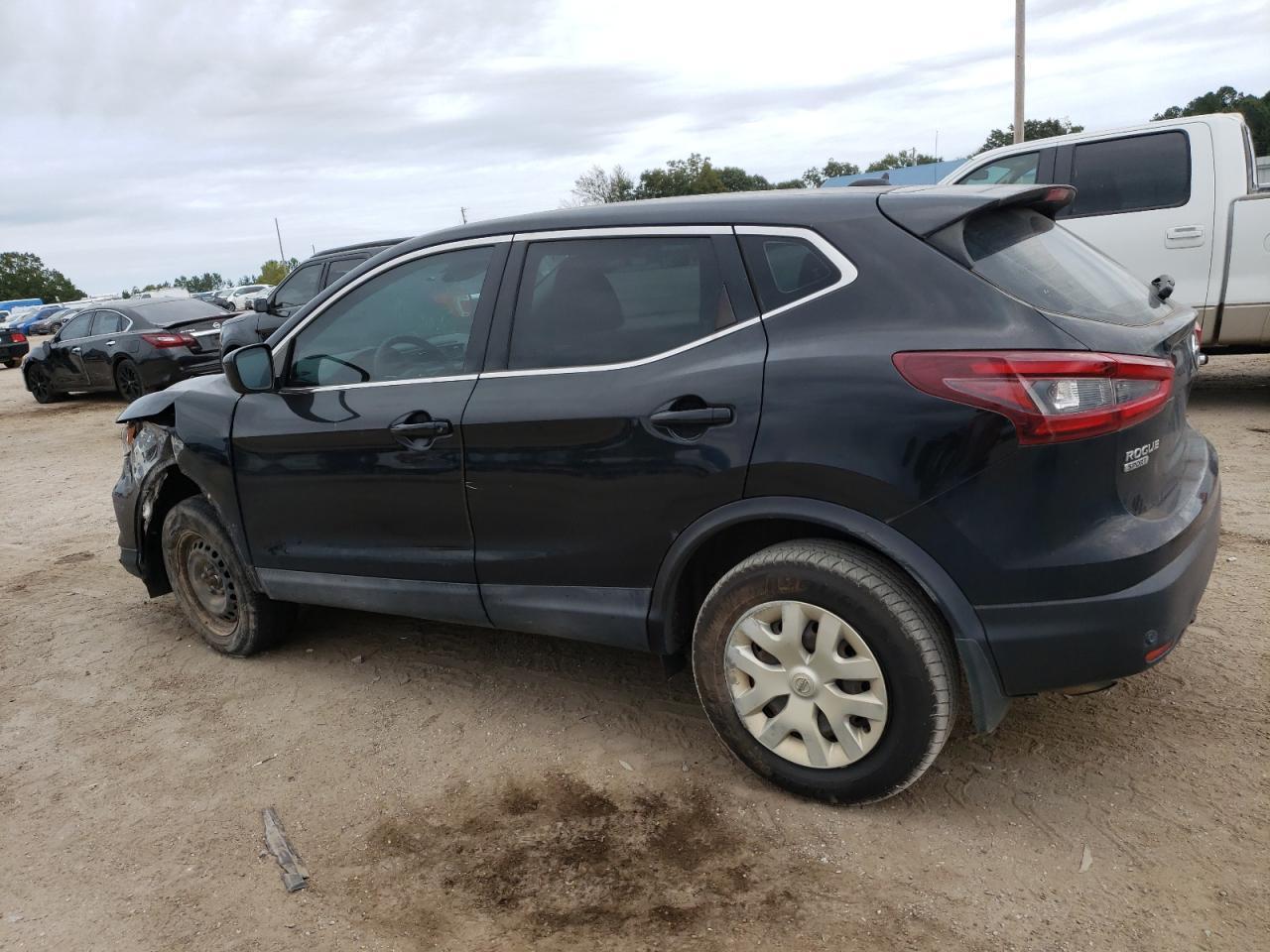 2020 Nissan Rogue Sport S - Image 2