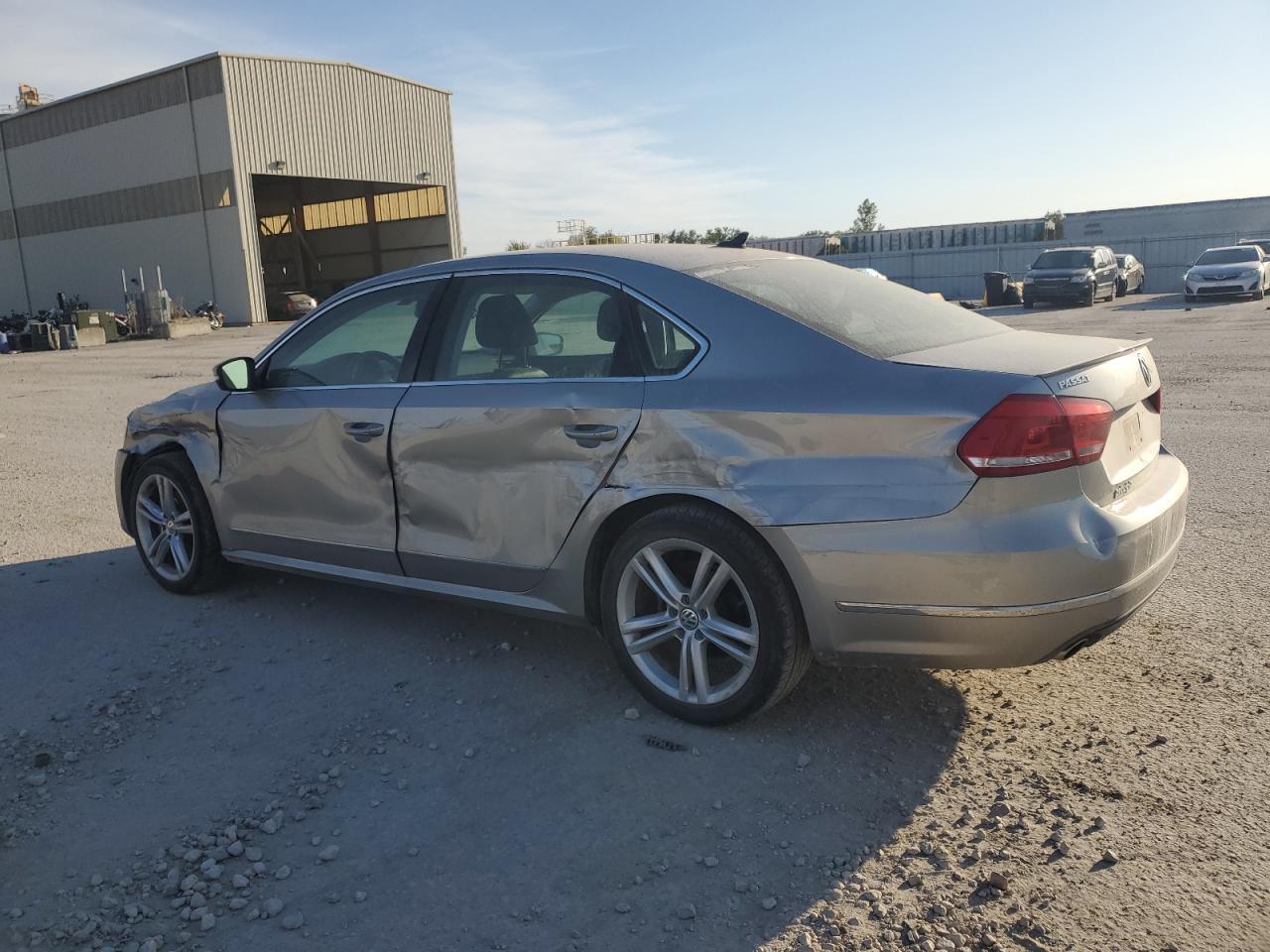 2014 Volkswagen Passat Sel - Фото 2