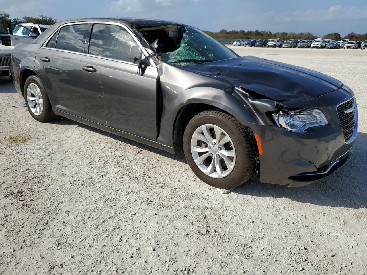 2023 Chrysler 300 Touring - Фото 4