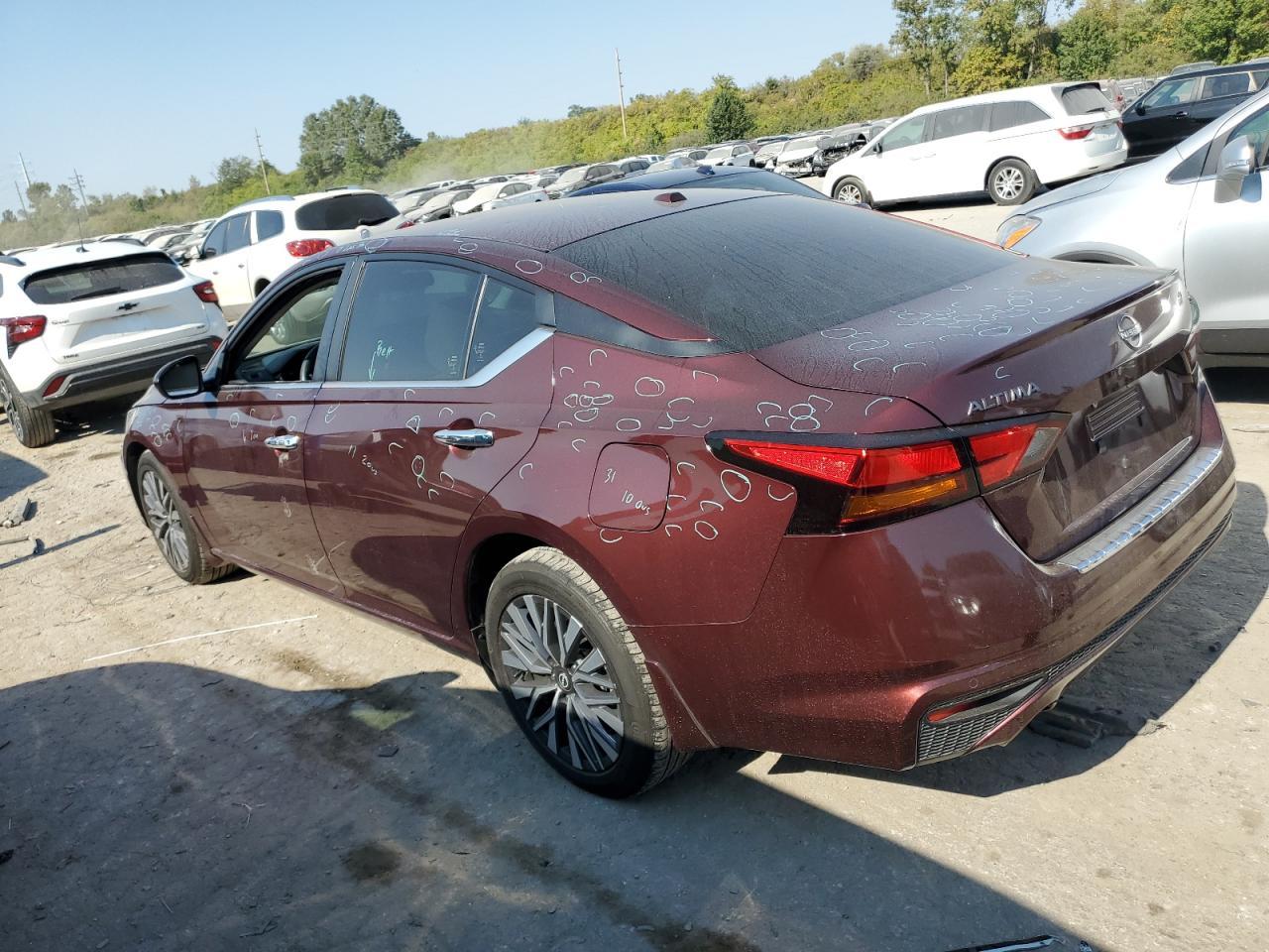 2023 Nissan Altima Sv - Image 2