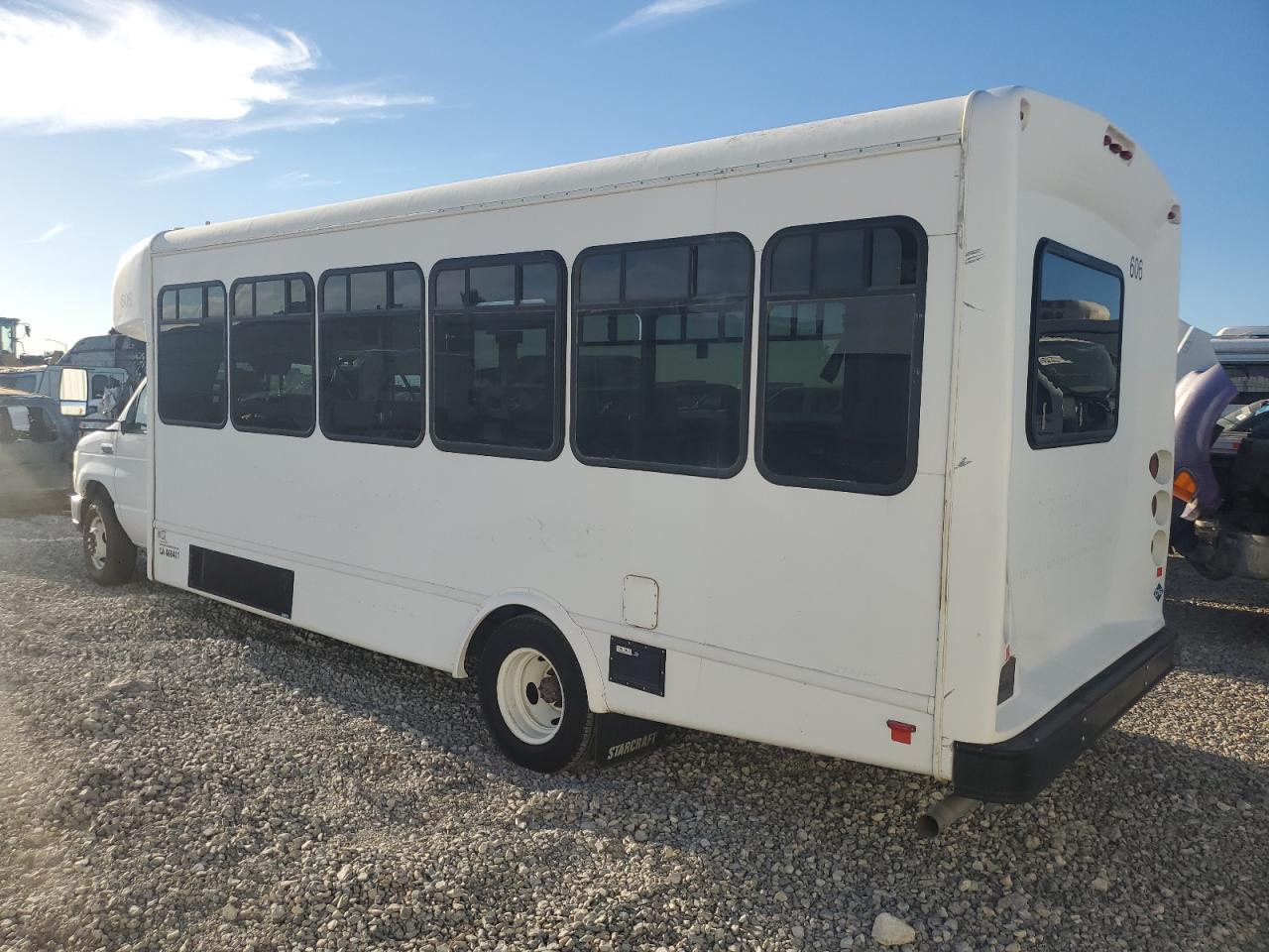 2016 Ford Econoline E450 Super Duty Cutaway Van - Image 3