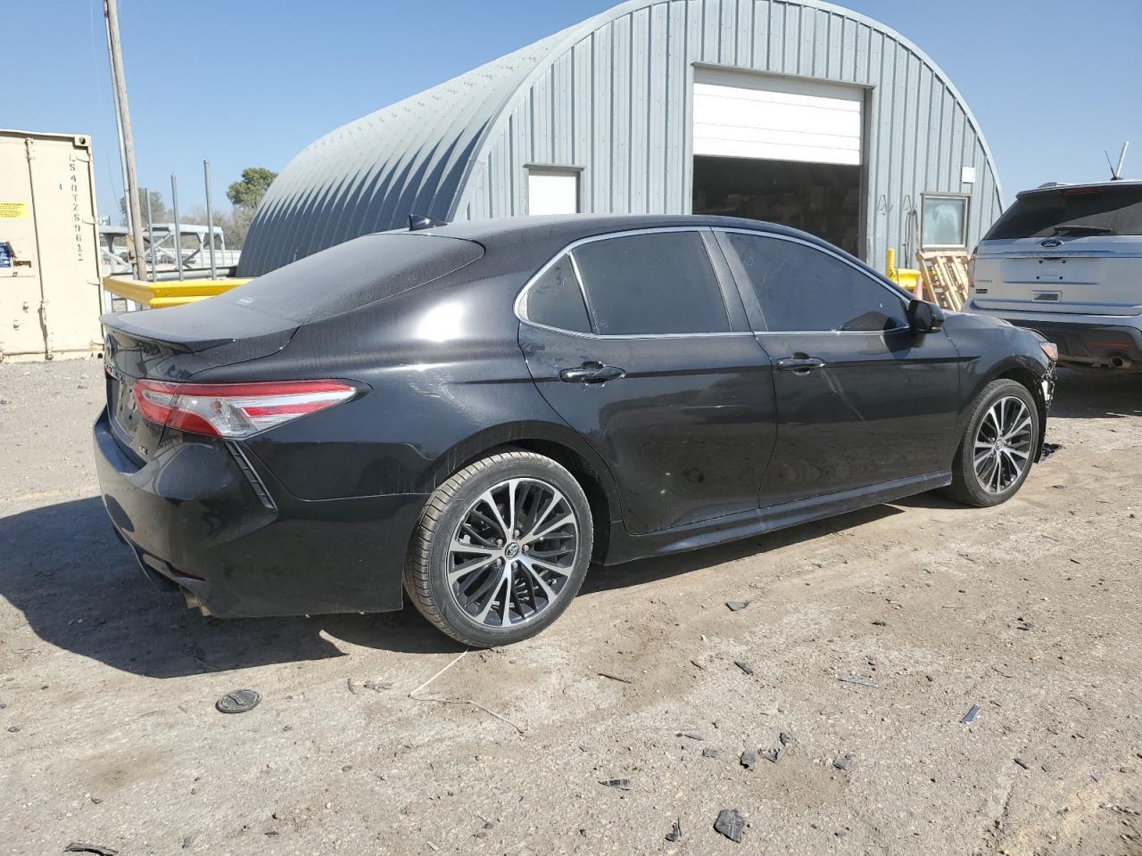 2020 Toyota Camry Se - Image 3