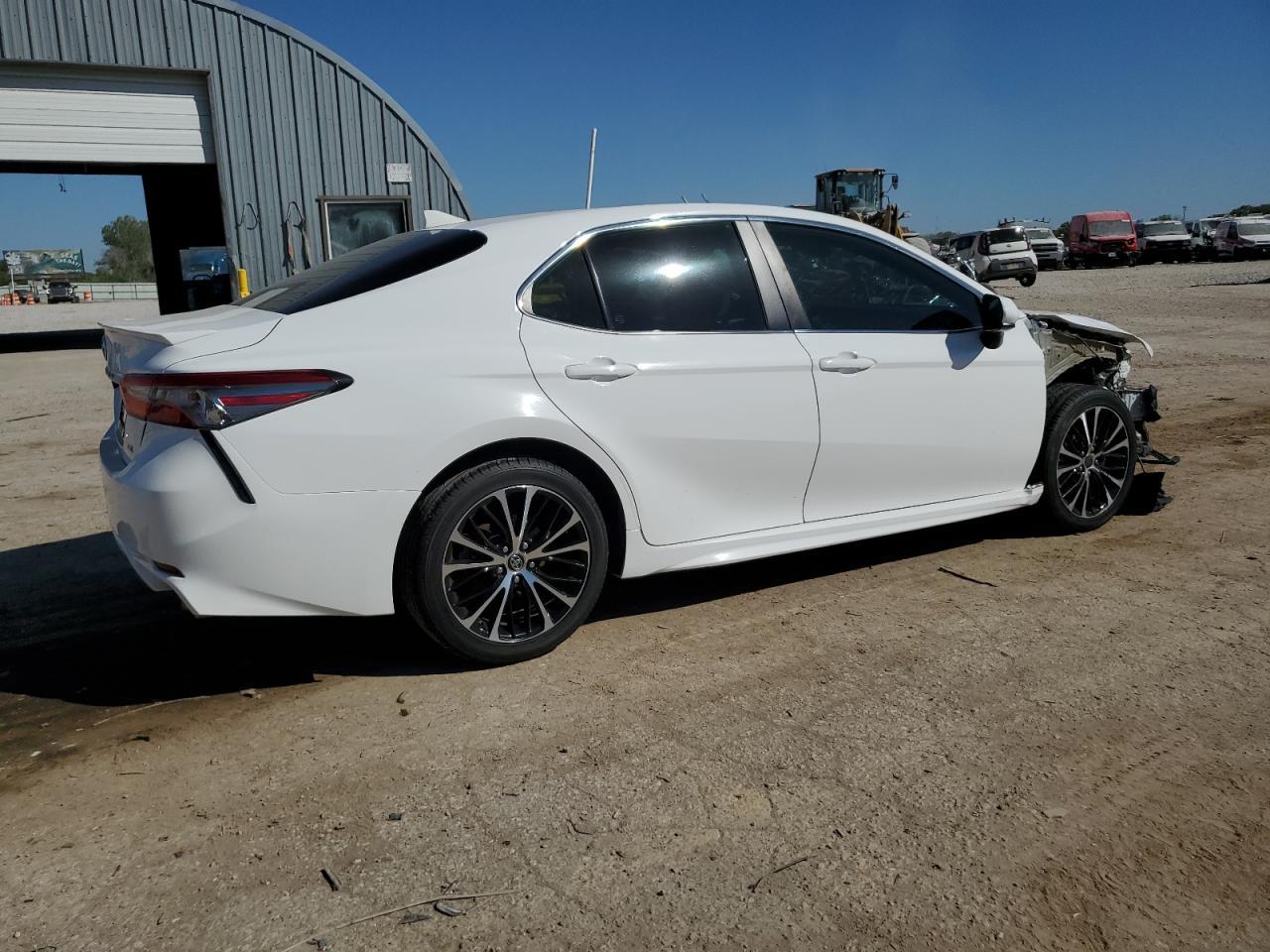 2019 Toyota Camry L - Фото 3