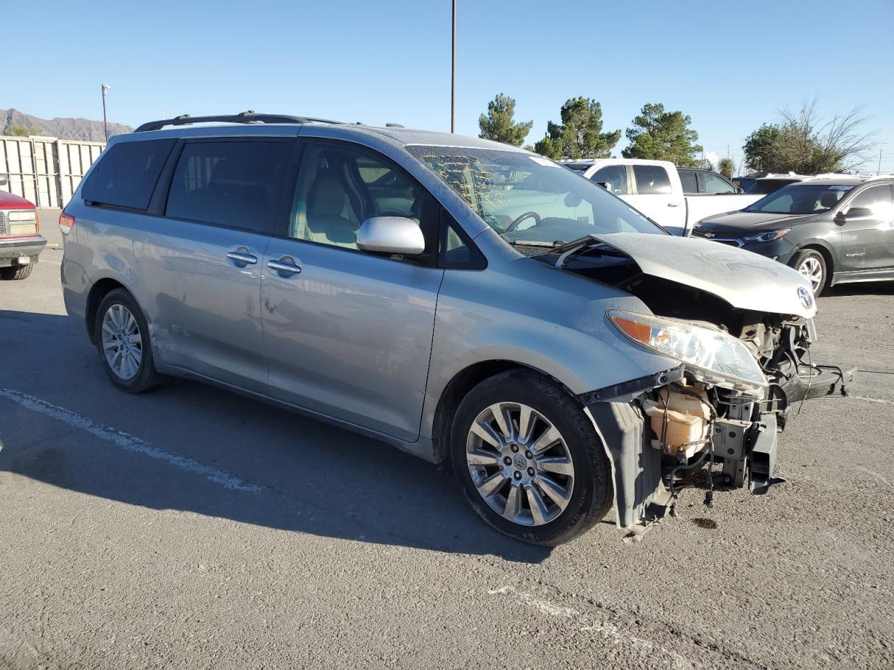 2012 Toyota Sienna Xle - Image 4