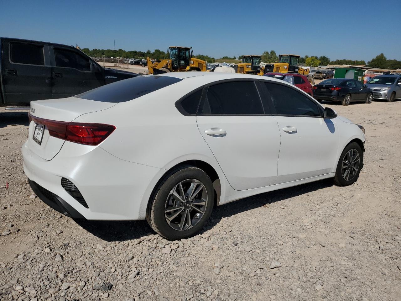 2024 Kia Forte Lxs - Фото 3