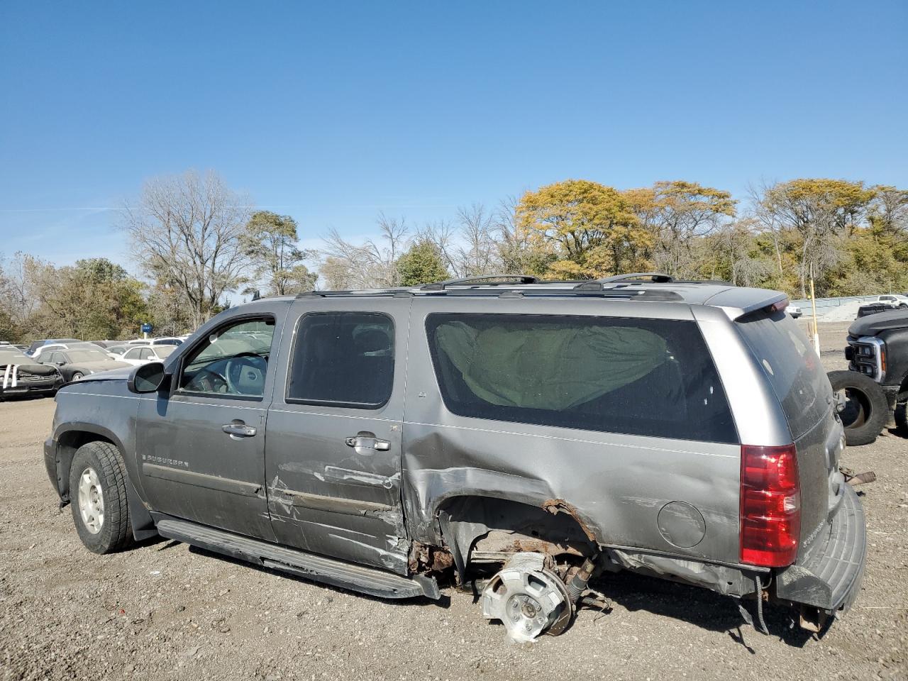 2007 Chevrolet Suburan - Фото 2