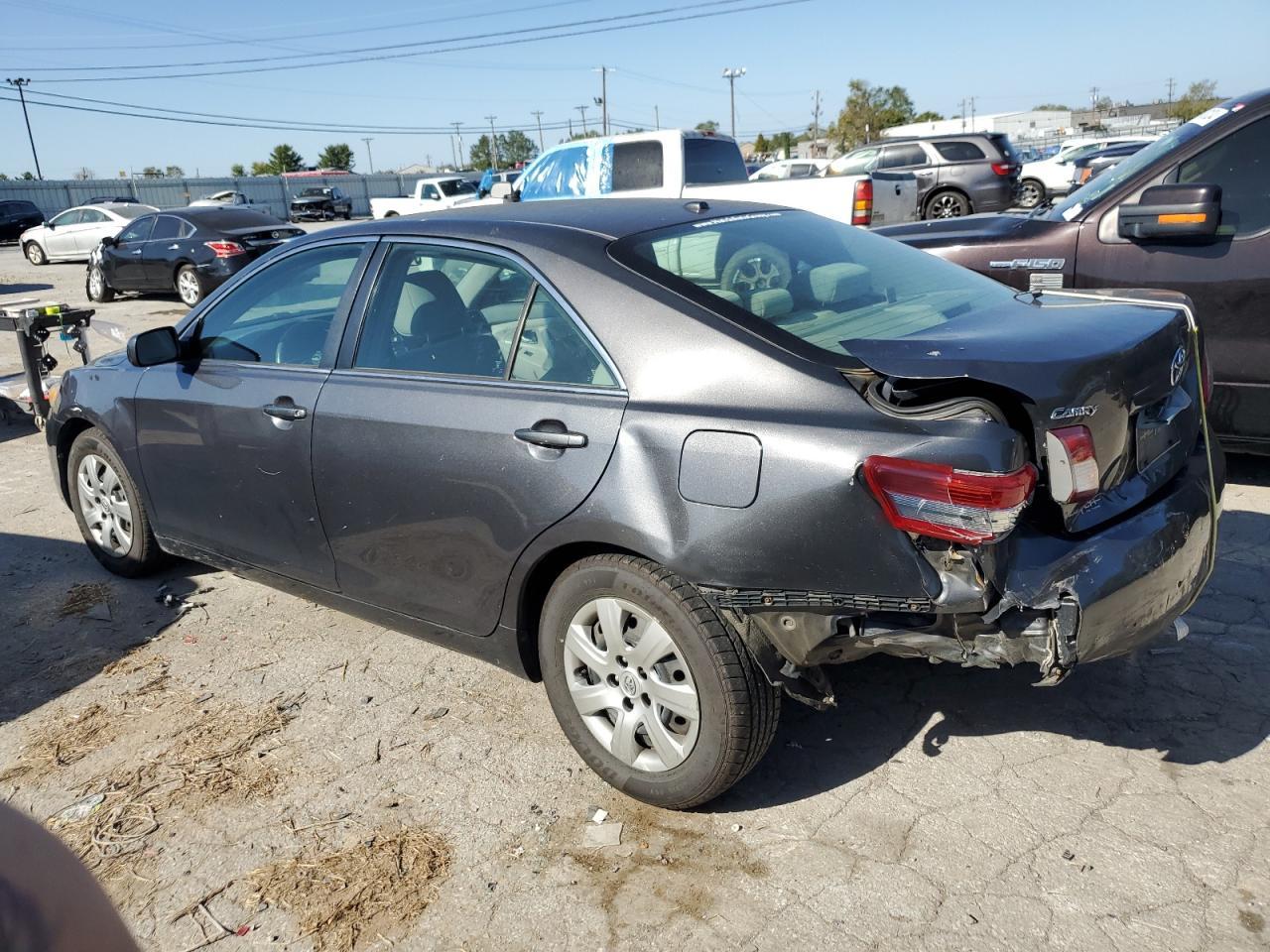 2011 Toyota Camry Base - Фото 2