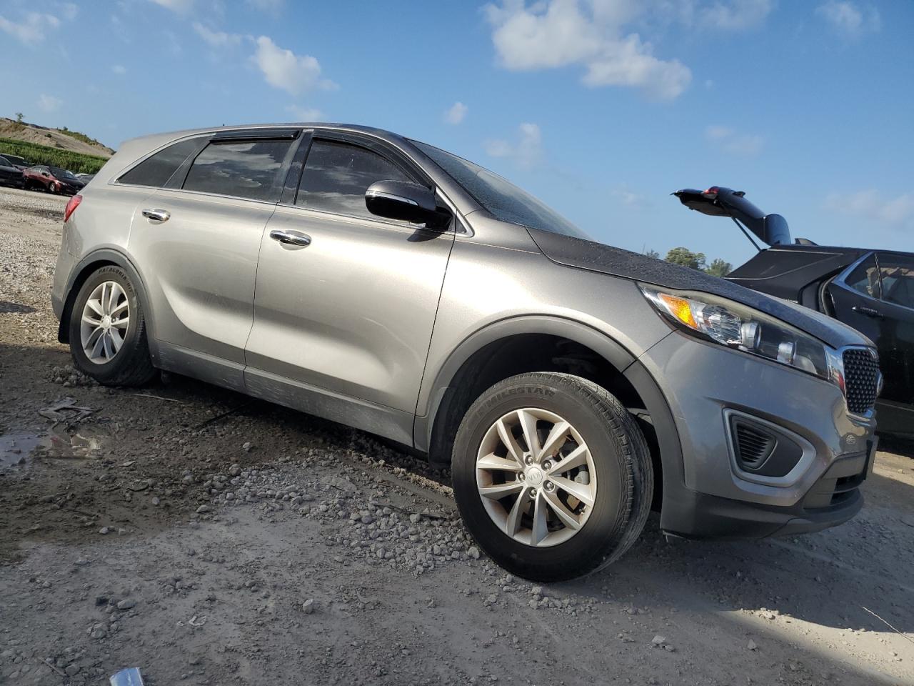 2018 Kia Sorento Lx - Image 4