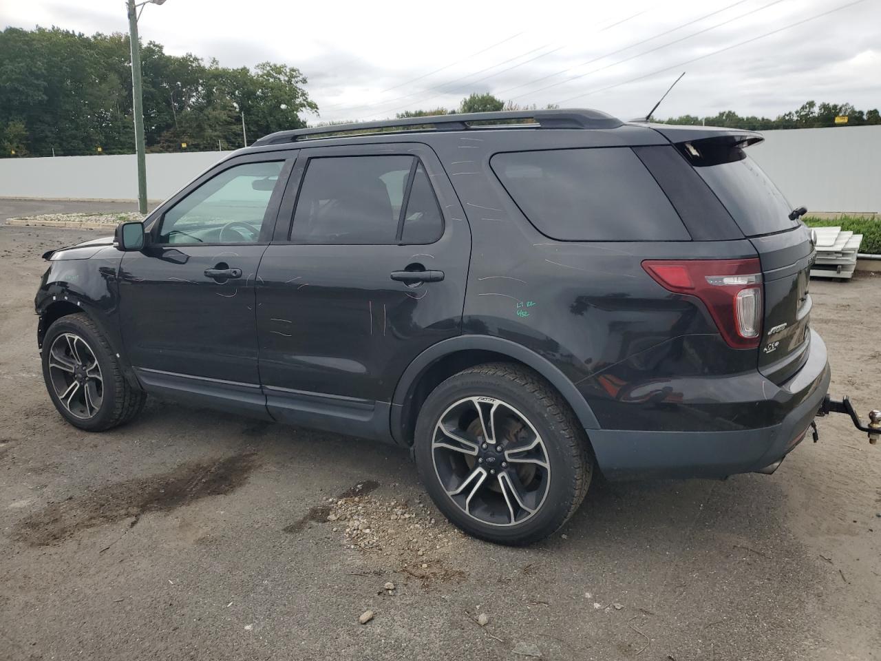 2015 Ford Explorer Sport - Image 2