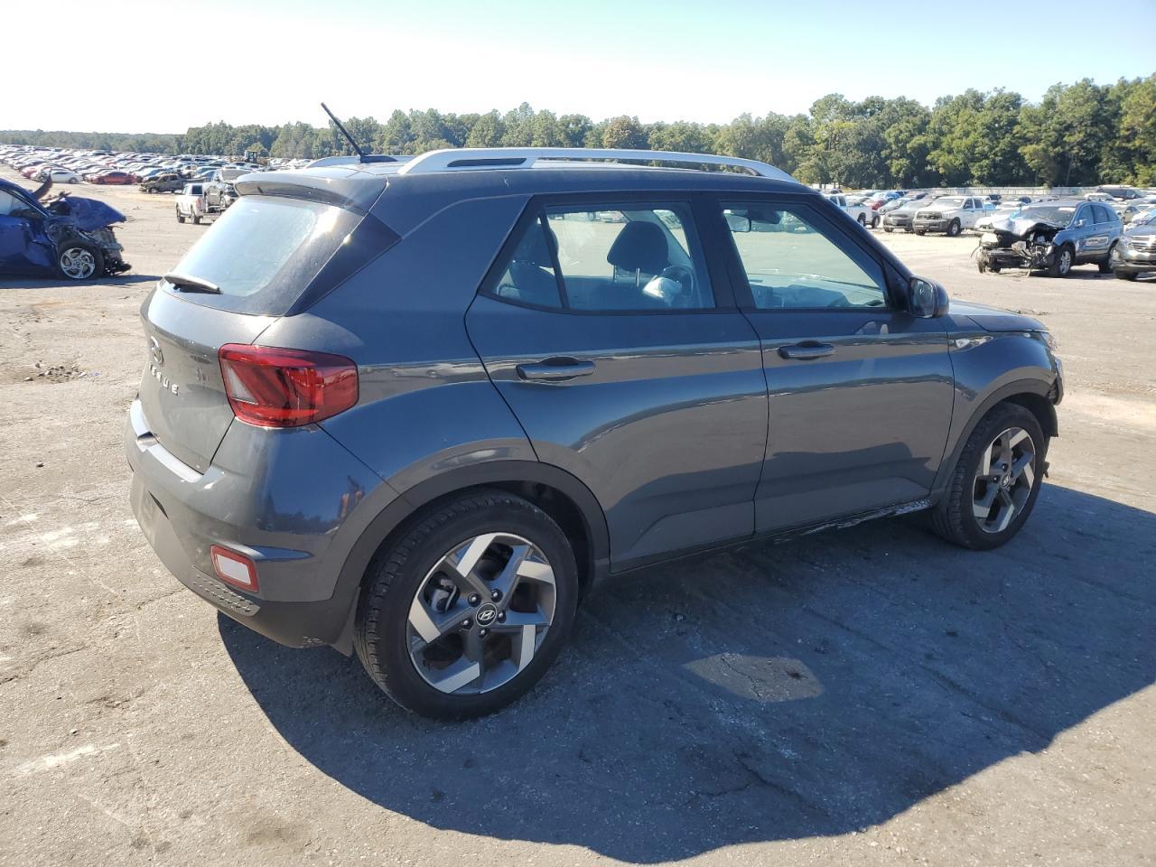 2023 Hyundai Venue Sel - Image 3