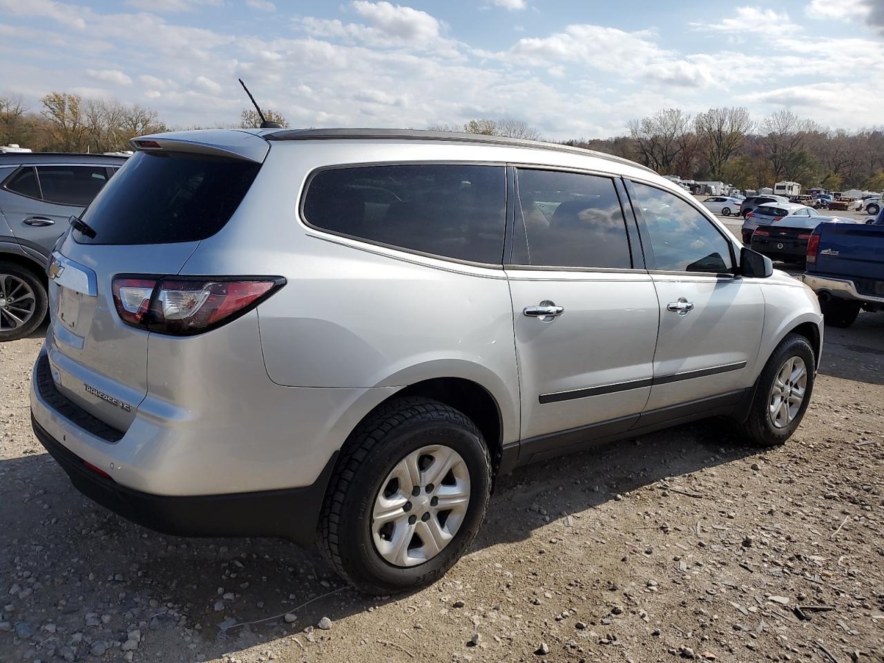 2015 Chevrolet Traverse Ls - Фото 3