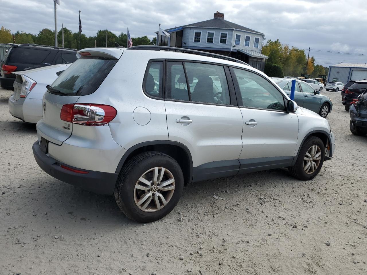 2017 Volkswagen Tiguan S - Image 3